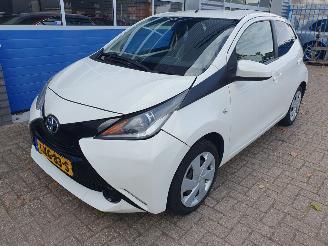 krockskadad bil auto Toyota Yaris 1.0 VVT-i x 2017/8