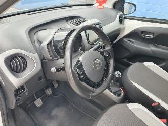 Toyota Yaris 1.0 VVT-i x picture 12