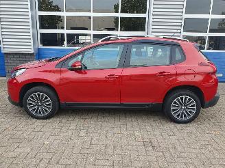 Peugeot 2008 1.2 PureTech Blue Lion picture 2