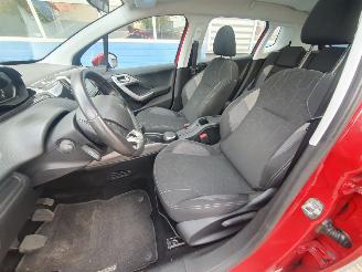 Peugeot 2008 1.2 PureTech Blue Lion picture 14