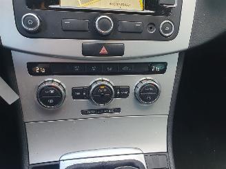 Volkswagen Passat 1.6 TDI BlueMotion Executive Edition picture 22