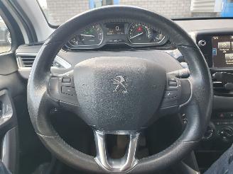 Peugeot 2008 1.2 PureTech Blue Lion picture 18