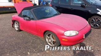 Vrakbiler auto Mazda MX-5 MX-5 (NB18/35/8C), Cabrio, 1998 / 2005 1.8i 16V 1998/7