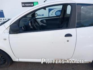 Peugeot 107 107, Hatchback, 2005 / 2014 1.0 12V picture 12