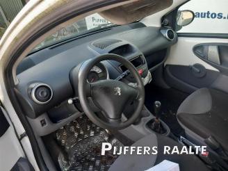 Peugeot 107 107, Hatchback, 2005 / 2014 1.0 12V picture 13