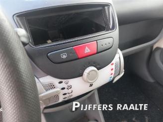 Peugeot 107 107, Hatchback, 2005 / 2014 1.0 12V picture 14