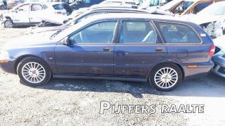 Purkuautot passenger cars Volvo V-40 V40 (VW), Combi, 1995 / 2004 1.8 16V 2003/5