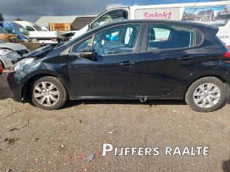 Damaged car Peugeot 208 208 I (CA/CC/CK/CL), Hatchback, 2012 / 2019 1.2 Vti 12V PureTech 82 2018/8