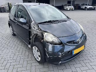 Toyota Aygo 1.0-12V + 5.drs airco N.A.P NL AUTO picture 5