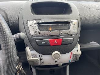 Toyota Aygo 1.0-12V + 5.drs airco N.A.P NL AUTO picture 8