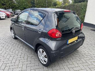 Toyota Aygo 1.0-12V + 5.drs airco N.A.P NL AUTO picture 2