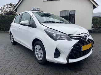 Vaurioauto  passenger cars Toyota Yaris 1.0 VVT-i Aspiration N.A.P NL AUTO PRACHTIG!!! 2016/6