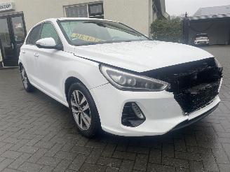 Vaurioauto  passenger cars Hyundai I-30 1.0 T-GDI First Edition N.A.P NL AUTO PRACHTIG!!! 2017/2