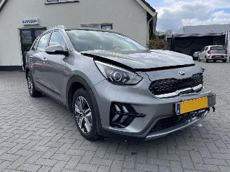 skadebil auto Kia Niro 1.6 GDi Hybrid DynamicLine N.A.P NL AUTO PRACHTIG!!! 2020/1