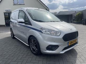 krockskadad bil bedrijf Ford Transit Courier Van 1.5 TDCI Limited Duratorq S&S 2021/2