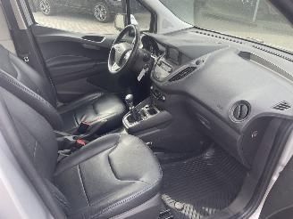 Ford Transit Courier Van 1.5 TDCI Limited Duratorq S&S picture 8