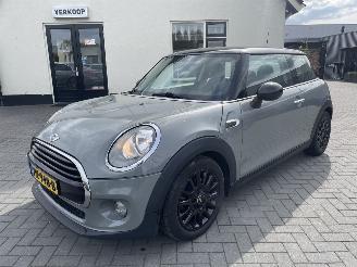 skadebil auto Mini Cooper 1.5 Cooper Business N.A.P NL AUTO 2017/10