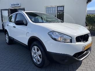 Vaurioauto  passenger cars Nissan Qashqai 1.6 Visia MOOIE AUTO 2013/5