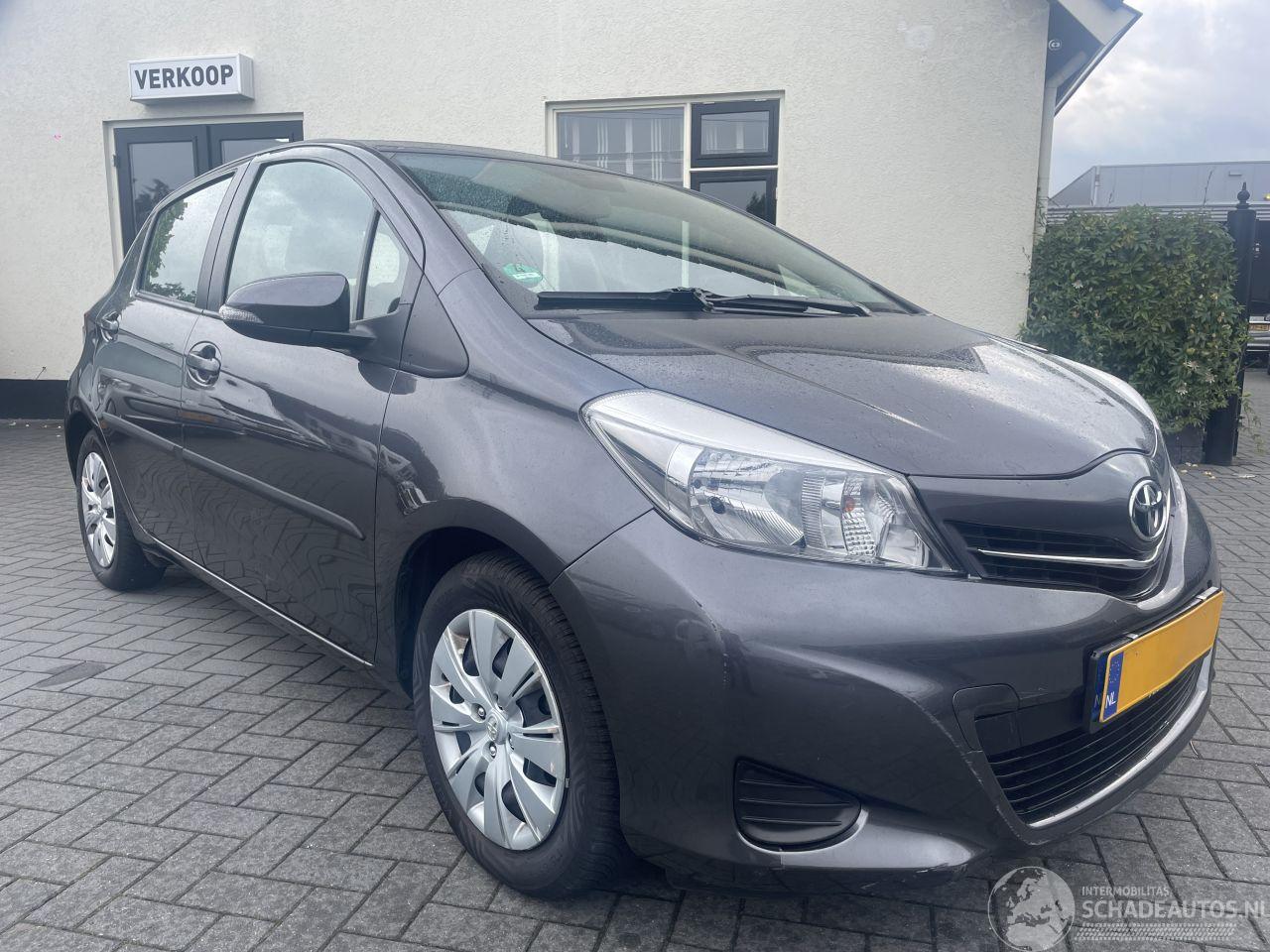 Toyota Yaris 1.3 VVT-i Aspiration AUTOMAAT N.A.P NL AUTO