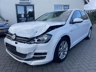 Vaurioauto  passenger cars Volkswagen Golf 1.0 TSI Connected Series N.A.P NL AUTO PRACHIG!!! 2016/8