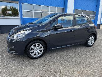 krockskadad bil auto Peugeot 208 1.2 PURE TECH BLUE LION 2017/1