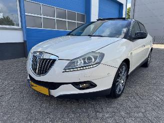 Lancia Delta 1.8-16V  AUTOMAAT  FULL OPTION picture 2