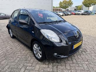 Toyota Yaris 1.3 VVTi  EXECUTIVE picture 4