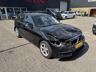 krockskadad bil auto BMW 1-serie 118i Cent High Executive 136pk 2017/4