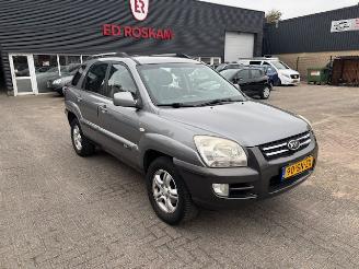 Damaged car Kia Sportage 2.0 Executive 2006/3