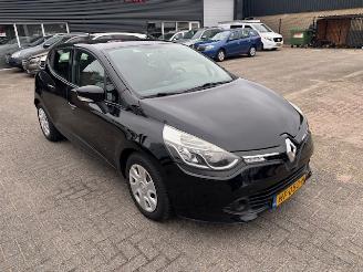 Schadeauto Renault Clio 1.5 DCI 5-drs airco 2015/10