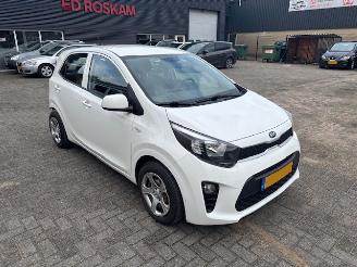 skadebil auto Kia Picanto 1.0 5-drs Plusline airco 2019/6