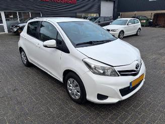 krockskadad bil auto Toyota Yaris 1.0 5-drs Aspiration airco 2012/3