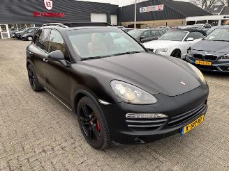 uszkodzony samochody osobowe Porsche Cayenne 4.8 S  Automaat Pano 400pk 2013/2