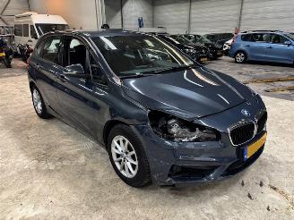 Voiture accidenté BMW 2-serie 218i Cent.Executive 2016/5