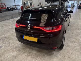 Renault Mégane 1.3 TCe Limited  140pk picture 4