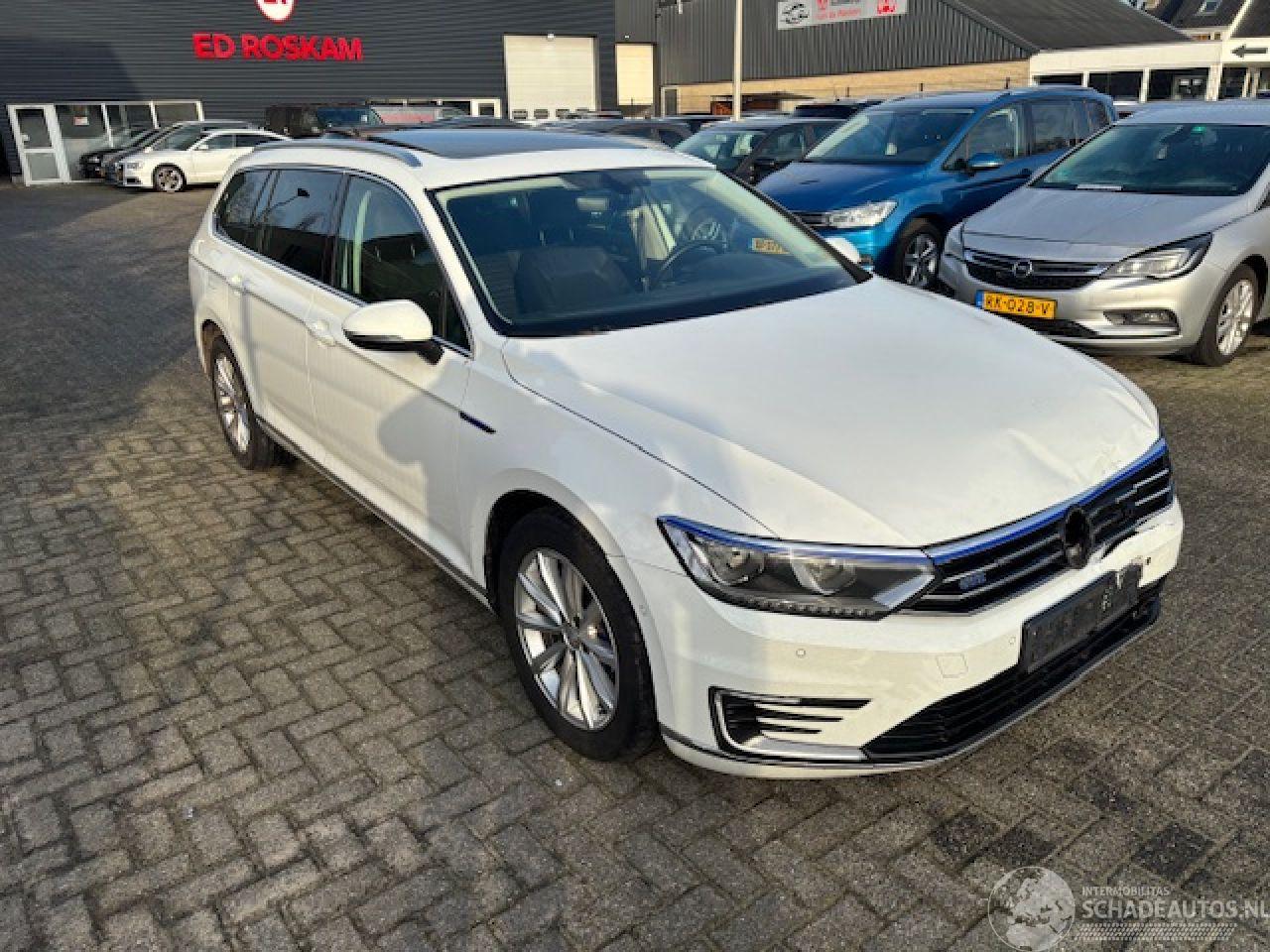 Volkswagen Passat 1.4 Tsi GTE Connected Series Pano Nap