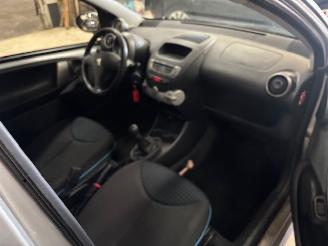 Peugeot 107 2 x 107  airco  km 73.956 en km 77.119 picture 17