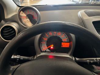 Peugeot 107 2 x 107  airco  km 73.956 en km 77.119 picture 10