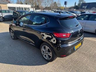 Schadeauto Renault Clio 0.9 TCe Night&Day  NAP 2015/4