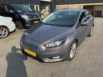 damaged passenger cars Ford Focus 1.0 Titanium Edition Nap 2015/3