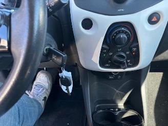 Peugeot 108 1.0 VTI Active airco nap picture 10