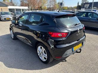 skadebil auto Renault Clio 0.9 TCe Zen 5-drs NAP 2018/1
