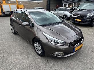 damaged passenger cars Kia Cee d 1.6 GDI 20th Anniversary airco 2013/11