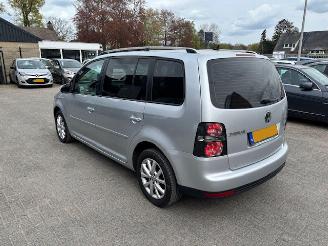 damaged passenger cars Volkswagen Touran 1.4 TSI Comfortline 2010/9