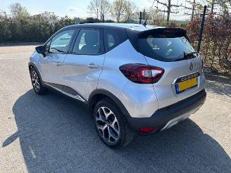 damaged passenger cars Renault Captur 0.9 TCE Intense 2017/11