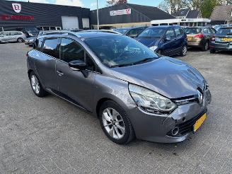 Vaurioauto  passenger cars Renault Clio 1.5 DCI Limited airco navi 2016/11