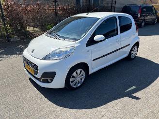 Peugeot 107 1.0 5-drs airco Nap picture 2