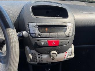 Peugeot 107 1.0 5-drs airco Nap picture 12