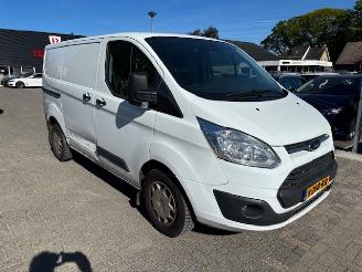 skadebil bedrijf Ford Transit Custom 2.0 TDCI L1H1 Airco 3-pers NAP 2017/11