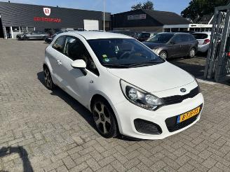 Damaged car Kia Rio 1.2 Comfort airco NAP 2014/2